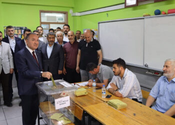 Bekir Bozdağ oyunu Şanlıurfa'da kullandı