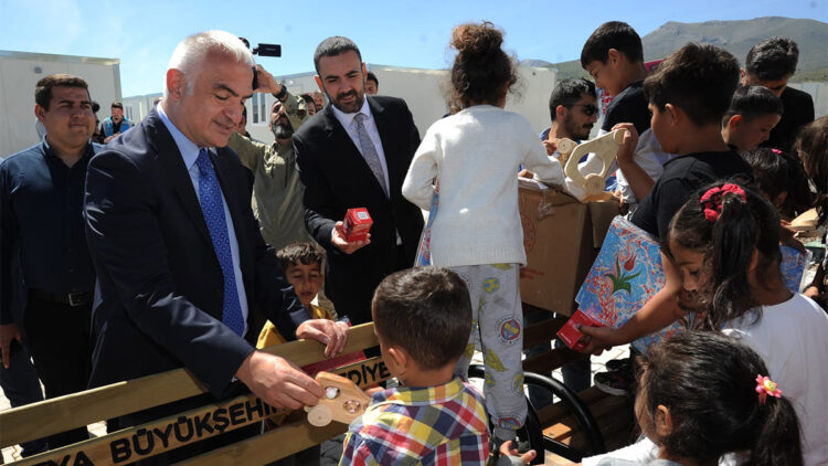 Bakan Ersoy, Malatya'da incelemelerde bulundu