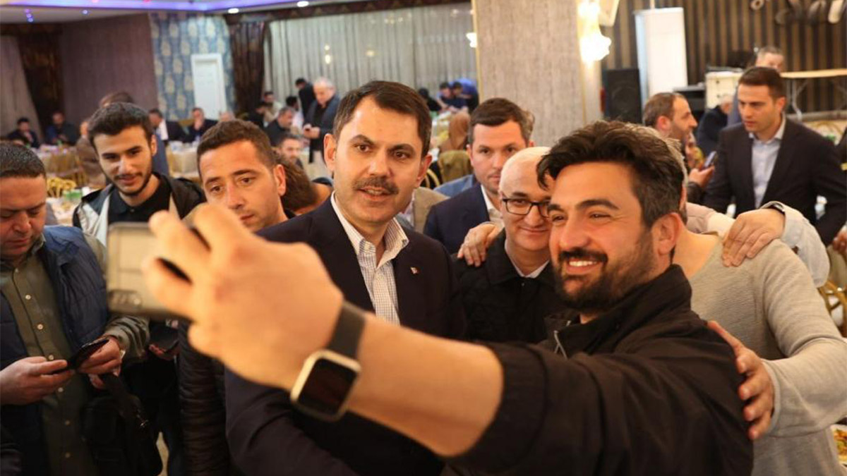 Çevre, Şehircilik ve İklim Değişikliği Bakanı Murat Kurum, " Biz ocaklara ateş düşsün istemiyoruz, çok net söylüyorum. Sayın Cumhurbaşkanımız burada ne fedakarlık gerekiyorsa o fedakarlığı bugüne kadar gösterdi” dedi.