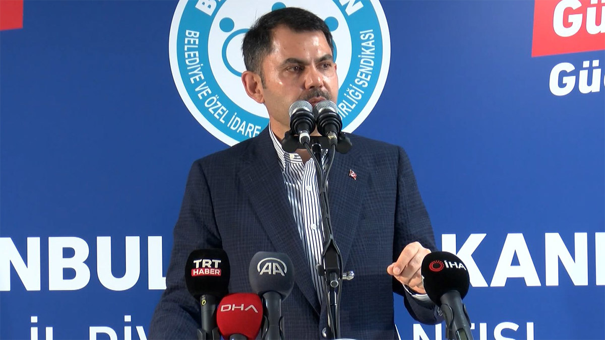 Çevre, Şehircilik ve İklim Değişikliği Bakanı Murat Kurum, Sıfır Atık Projesi'nde geri dönüşüm kazanım oranını yüzde 30'a çıkarıp 45.5 milyon ton atığı ekonomiye kazandırdıklarını duyurdu.