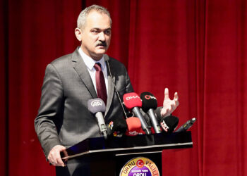 Afet bölgesinden nakil aldıran 77 bin 647 öğrenci illerine döndü