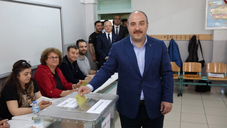 ‘Bir oydan ne olur’ dememek lazım