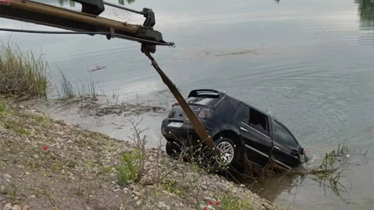 Bilecik'te göle uçan otomobilde 3 kişi öldü