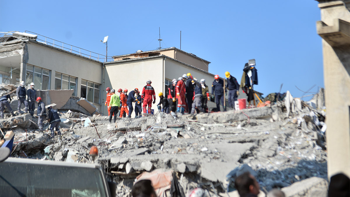Türk Sağlık-Sen Hatay Şube Başkanı Mehmet Kayhan, Kahramanmaraş merkezli depremlerde A Blok'u yıkılıp, B Blok'u ise az hasarlı olan İskenderun Devlet Hastanesi'ndeki sağlık çalışanlarının tedirgin olduğunu belirtip, binanın güçlendirilmesini istedi.