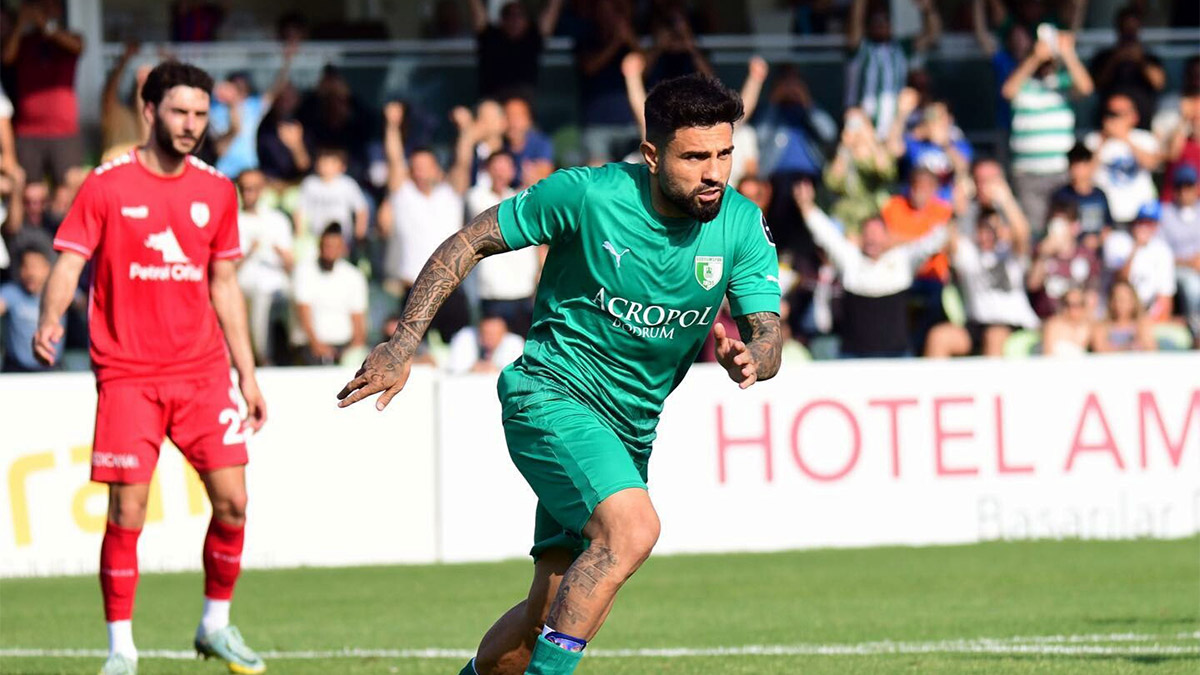 Spor Toto 1'inci Lig'de hafta sonu mesaisinde Altınordu'yu 1-0 yenerek Play-Off'taki yerini sağlamlaştıran Bodrumspor penaltılarla gülüp hayati öneme sahip puanları hanesine yazdırdı.