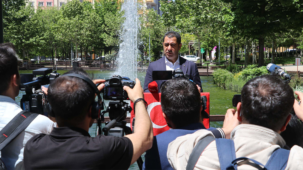 Spor Toto Teşkilat Başkanı ve AK Parti Gaziantep 8'inci sıra milletvekili adayı Bünyamin Bozgeyik, ''Temel hedeflerimizin başında yılda yaklaşık 700 milyar doları bulan spor turizmi pastasından Gaziantep ve Türkiye'ye döviz kazandıracak projeler üretmek. Gaziantep spor turizminin odağı olacak'' dedi.