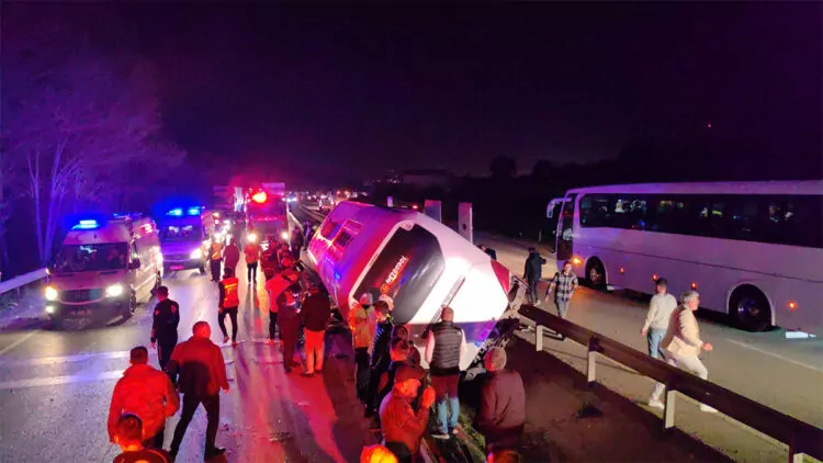 Geziden dönen öğrencileri taşıyan otobüs devrildiği kazada rapor çıktı