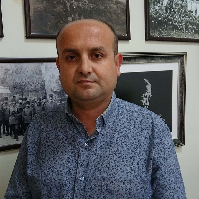 Çanakkale Onsekiz Mart Üniversitesi (ÇOMÜ) Atatürk ve Çanakkale Savaşlarını Araştırma Merkezi (AÇASAM) Müdürü Dr. Öğretim Üyesi Barış Borlat ile Askeri Tarih Uzmanı Ömer Arslan, 1000 arşiv belgeyi inceleyip, 108 yıl sonra Conkbayırı Muharebesi'nin kayıp şehitliğini buldu.