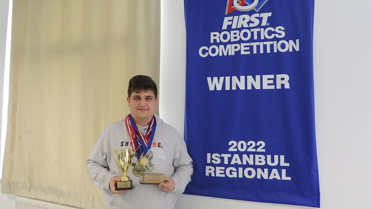 Çevre dostu projeleriyle ödüller alan liseli Ethem Can Kara (19), yurt dışındaki üniversitelere kabul edildi.