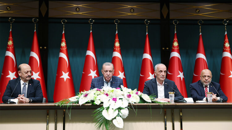 En düşük kamu işçisi ücreti 15 bin TL oldu