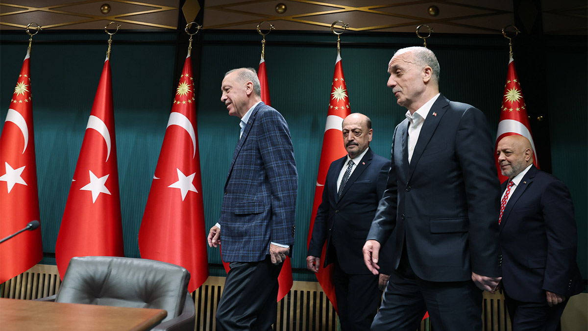 En düşük kamu işçisi ücreti 15 bin TL oldu