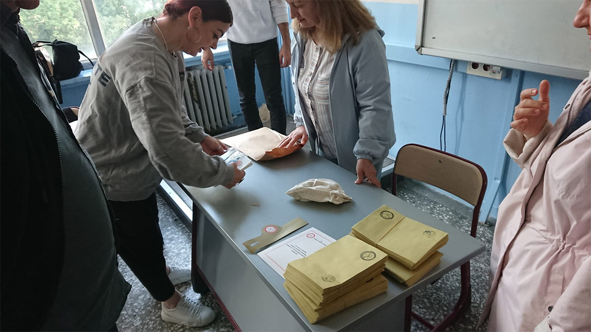 Tüm yurtta oy kullanma işlemi başladı