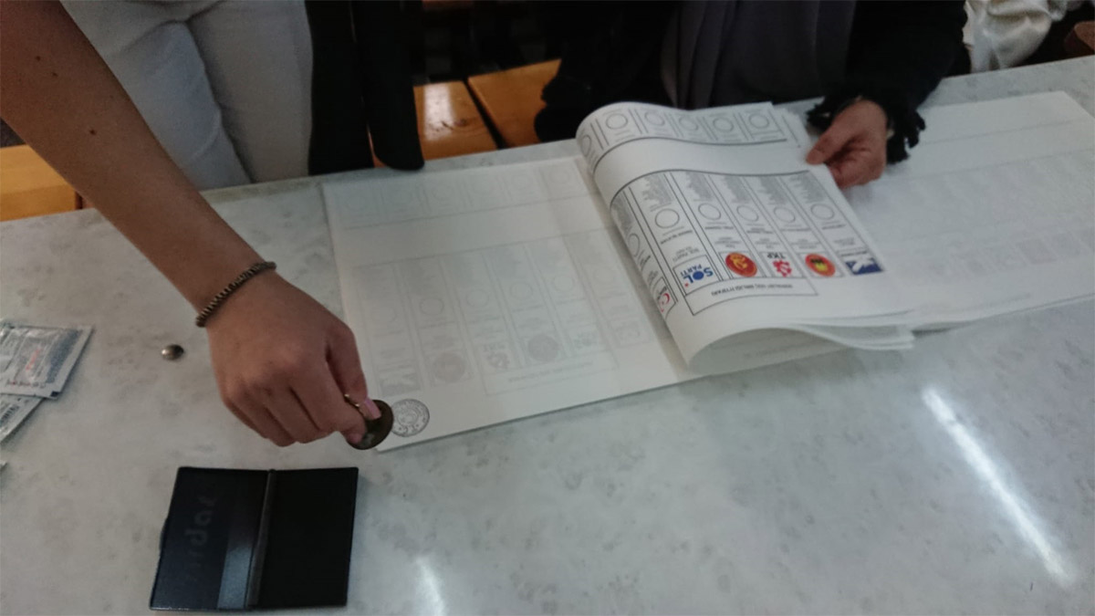 Oy kullanma işlemi saat 08.00 itibariyle başladı