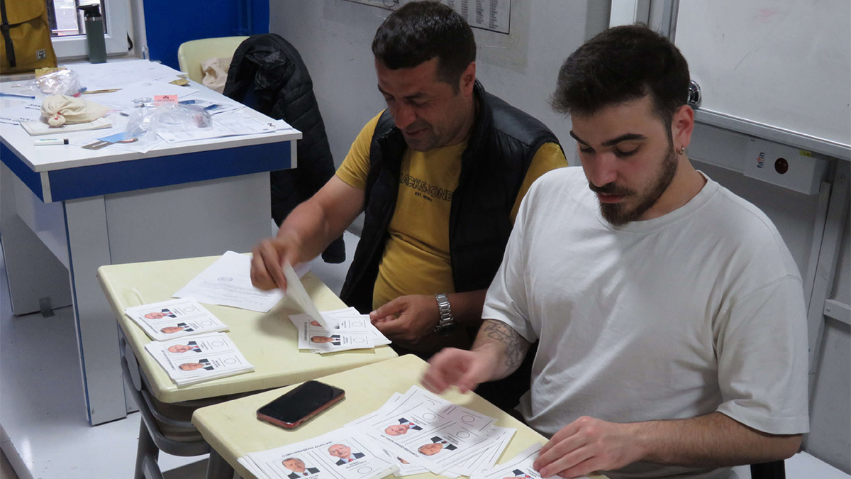 Görevliler, sandık yemini ederek göreve başladı