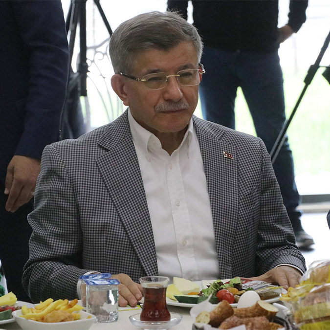Gelecek Partisi Genel Başkanı Ahmet Davutoğlu, "15 Mayıs sabahı siyasetin Hıdırellez'i olacak. Barışacak, kaynaşacak, kucaklaşacağız" dedi.