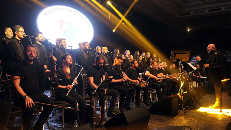 Antakya Medeniyetler Korosu Gaziantep'te sahne aldı