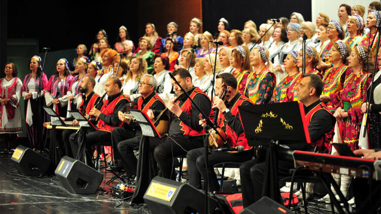 Nilüfer Kadın Korosu depremzedeler için konser verdi