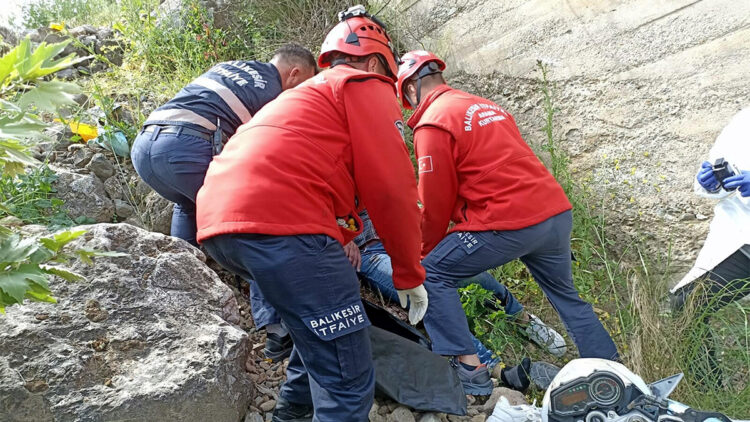 Dere yatağında ölü bulundu