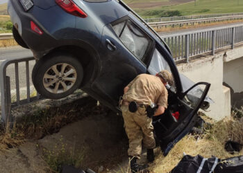 Diyarbakır'da otomobiller çarpıştı; 1 ölü 3 yaralı