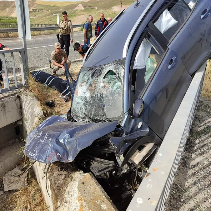 Diyarbakır'da otomobiller çarpıştı; 1 ölü 3 yaralı