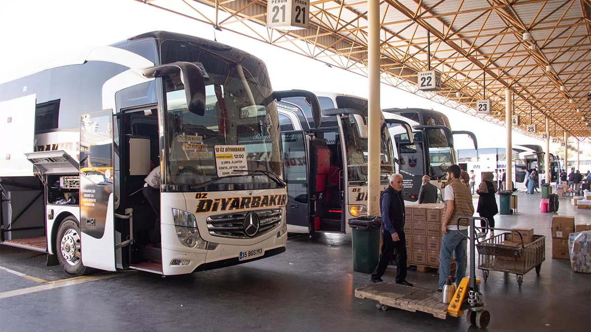 Diyarbakır'da şehirlerarası otobüs terminali'nde yoğunluk