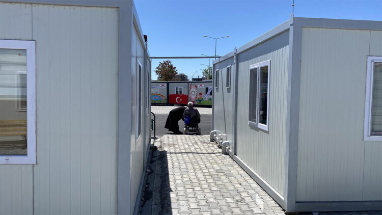 Diyarbakır'daki depremzedeler konteynere yerleşiyor