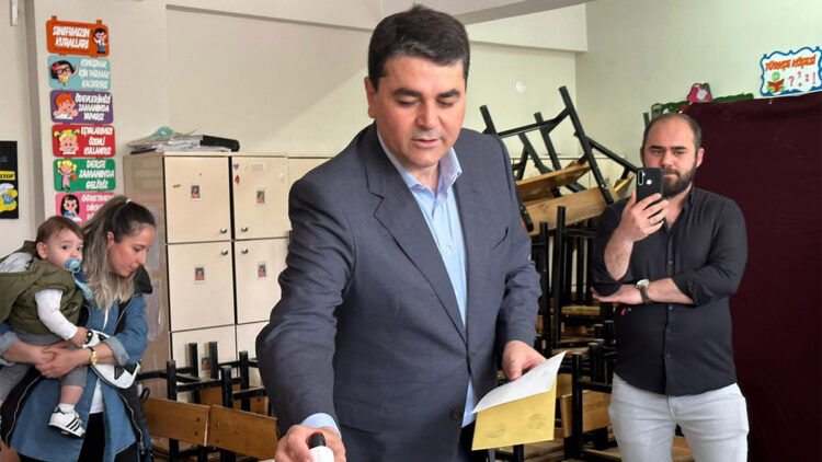 Camiye, kışlaya siyaset sokmanın bedelini ağır bir şekilde ödedik