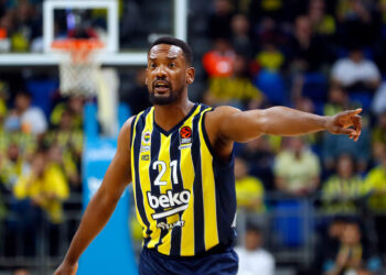 Dyshawn Pierre ve Metecan Birsen 3 yıl daha Fenerbahçe Beko'da