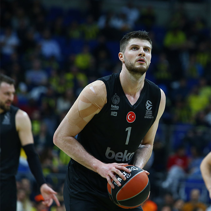 Dyshawn Pierre ve Metecan Birsen 3 yıl daha Fenerbahçe Beko'da