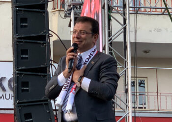 Demokrasi mücadelesini hep birlikte vermeliyiz