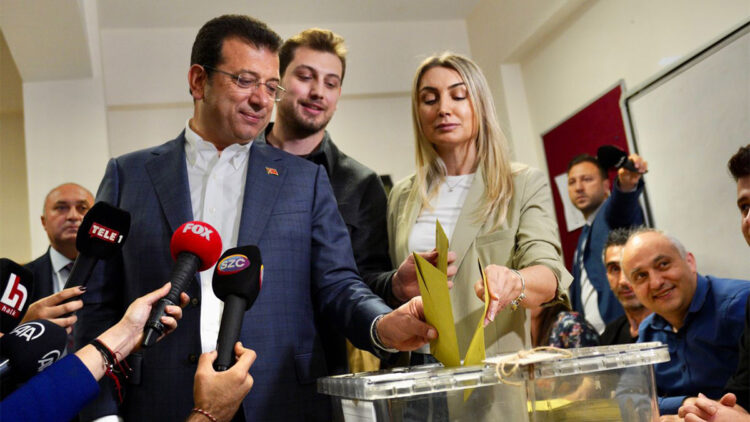 Yalan dolu birçok hususla karşı karşıya kaldık