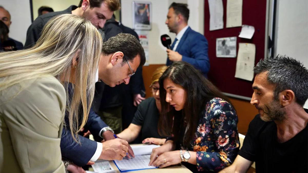 İstanbul büyükşehir belediyesi (i̇bb) başkanı ve millet i̇ttifakı cumhurbaşkanı yardımcısı adayı ekrem i̇mamoğlu, cumhurbaşkanı seçimi ikinci turu için oyunu kullandı. İmamoğlu, çok kötü iftiralarla ve ne yazık ki içi yalan dolu birçok hususla karşı karşıya kaldık" dedi.