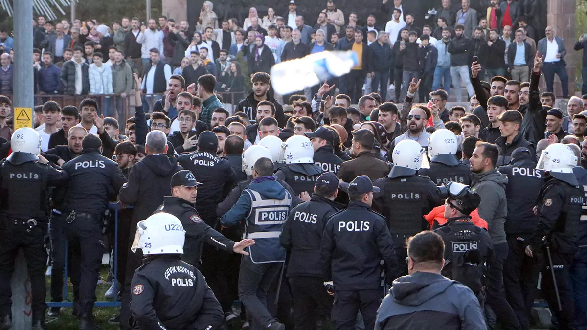 Ekrem imamoglunun erzurum mitingi cikan olaylar nedeniyle yarida kaldi 3462 dhaphoto6 - öne çıkan - haberton