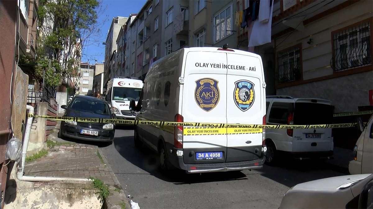 Dün saat 15.30 sıralarında Esenler'de kadın cinayeti meydana geldi. 44 yaşındaki Hanife Burma, birlikte yaşadığı Zekeriya Tokmak tarafından boğazı kesilerek öldürüldü.