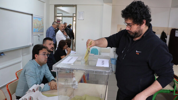 Eskişehir’de oy verme kuyruğu