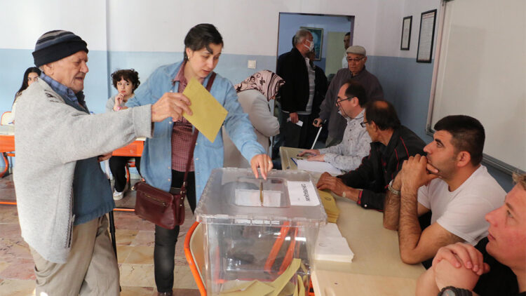 Eskişehir'de seçime yoğun katılım