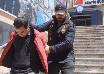 Polis olduğunu söyleyen bir kişi tarafından dolandırıldı