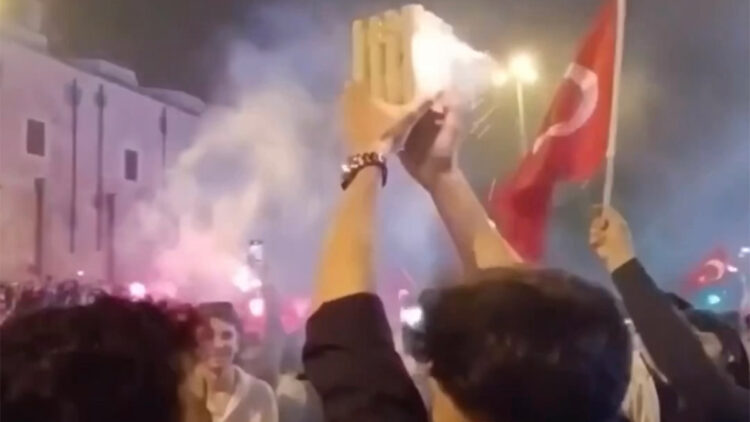 Fatih'te havai fişek kazası