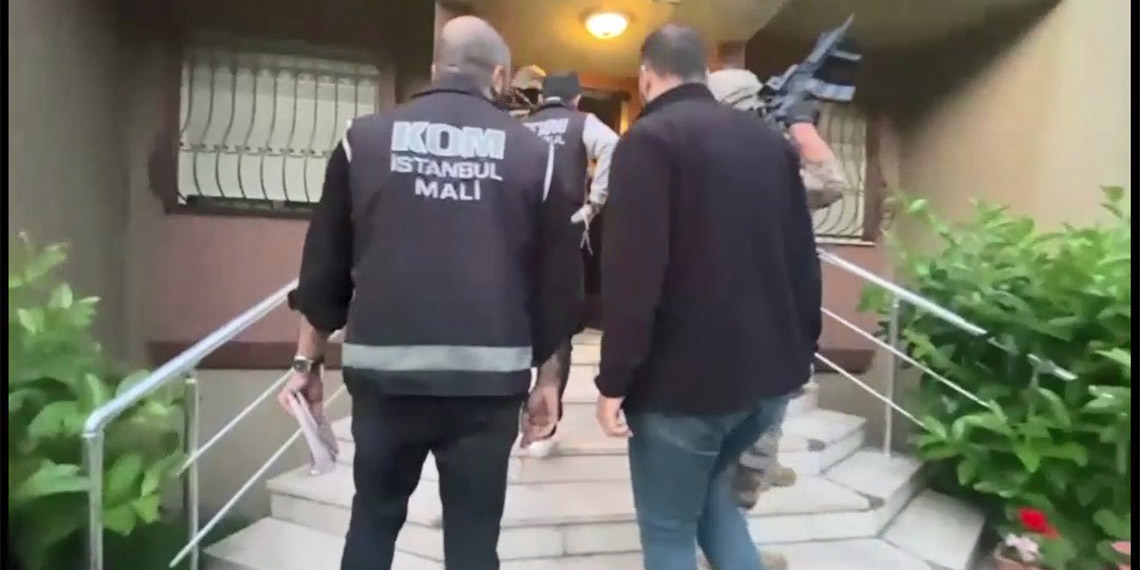Sahte mahkeme kararıyla haberlere erişim yasağı koyduran şebekeye operasyonda 7 kişi gözaltına alındı.