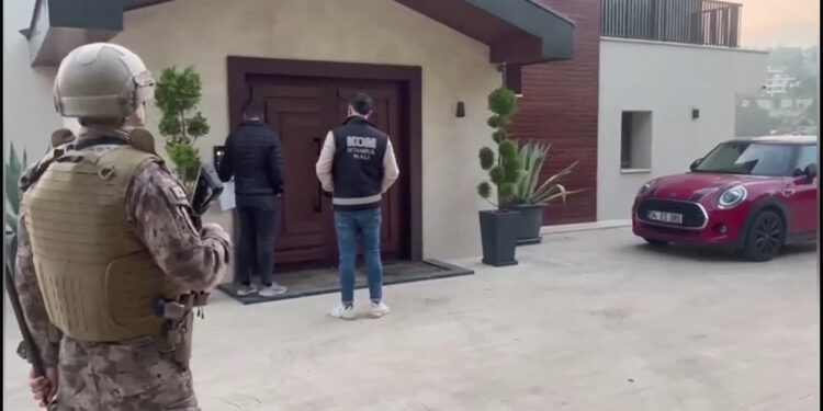 Haberlere erişim yasağı koyduran şebekeye operasyon