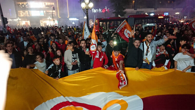 Galatasaray şampiyonluğunu Ankara'da kutladı