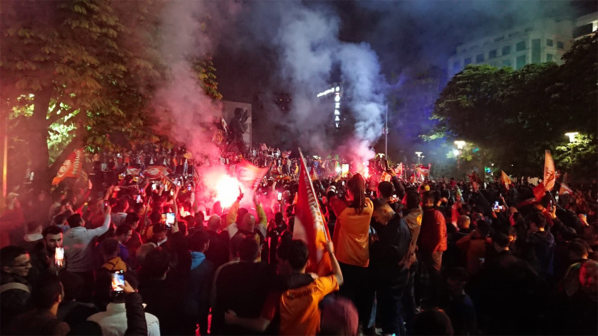 Spor Toto Süper Lig'de 2022-2023 sezonu şampiyonluğunu ilan eden Galatasaray şampiyonluğunu Ankara'da coşkuyla kutladı.