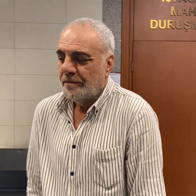 Tartıştığı esnafı 12'nci kattan atan sanığın davasında yeni karar çıktı. Mahkeme, sanık hakkında "Haksız tahrik altında kasten yaralama" suçundan takdiri indirim de uygulayarak 2 yıl hapis cezası verdi.