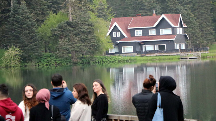 Gölcük Tabiat Parkı hafta sonunda akına uğradı
