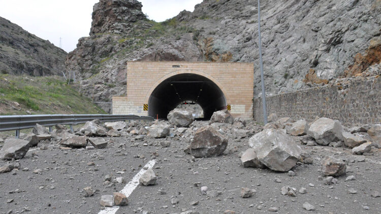 Gümüşhane'de heyelan