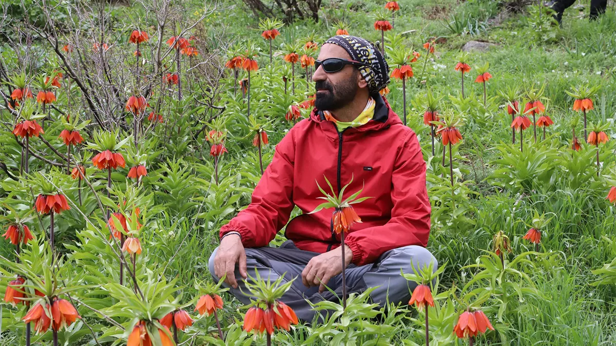 Doğaseverler ters laleleri fotoğraflayıp yürüyüş yaptı