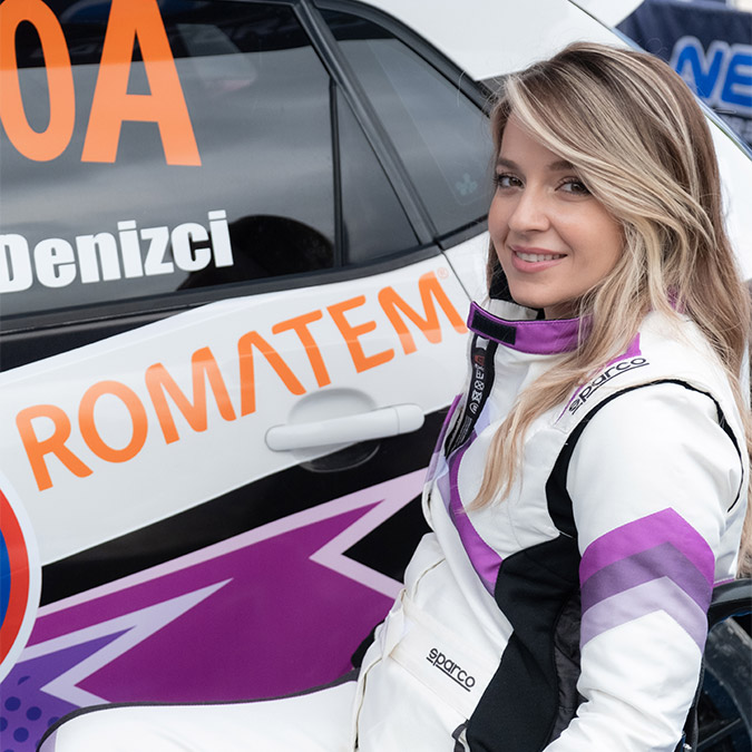 Engel tanımadı; iki ralli pilotundan biri olmayı başardı