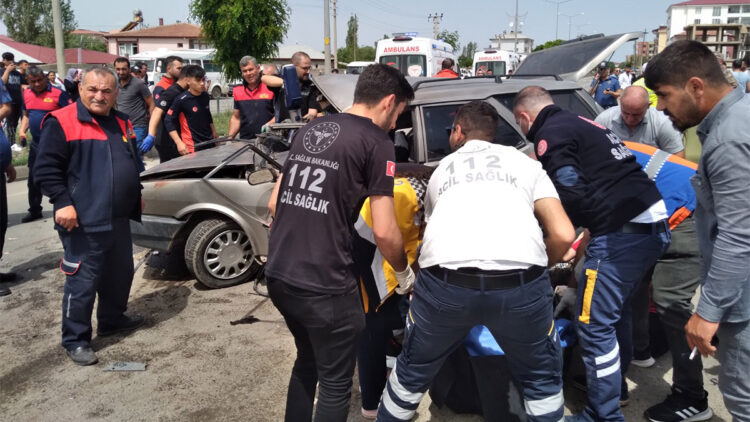 Iğdır'da trafik kazası; 3 ölü