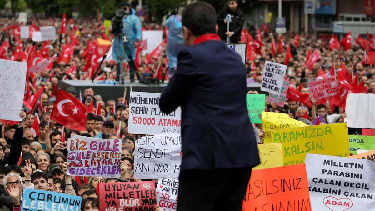 Gençler, bu ülkeyi terk etme hayalleri kuruyor