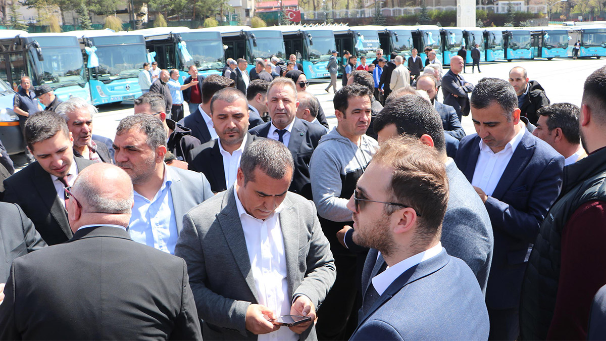 Erzurum'da İmamoğlu'nun miting yapacağı meydana otobüsler çekildi